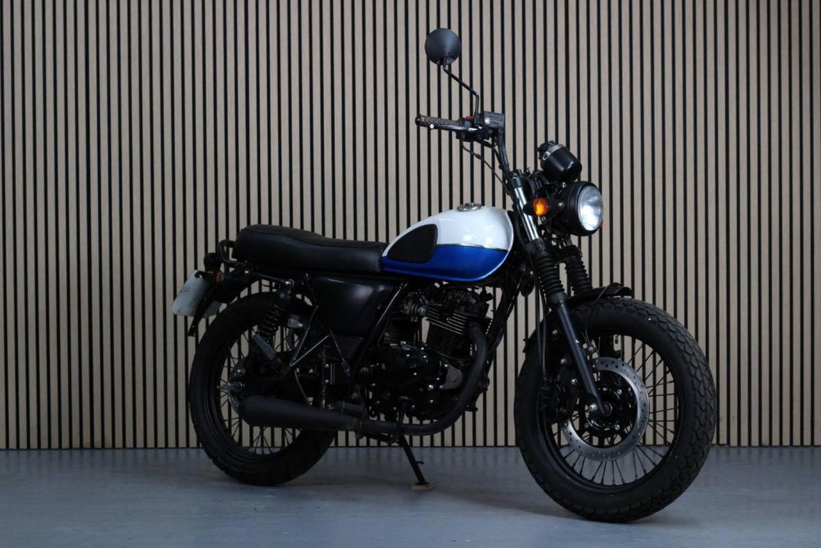 Mutt Mongrel 125 125 Roadster/Retro Petrol Manual O-Ring Euro 4 (12 ps)