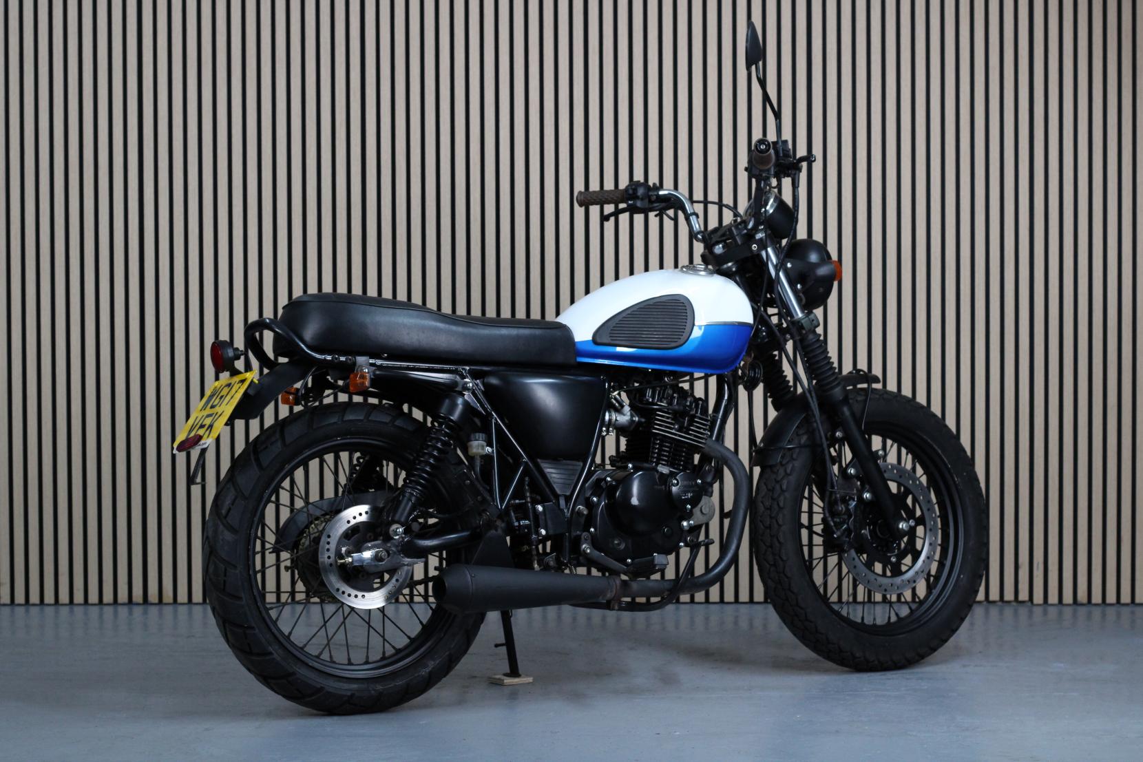 Mutt Mongrel 125 125 Roadster/Retro Petrol Manual O-Ring Euro 4 (12 ps)