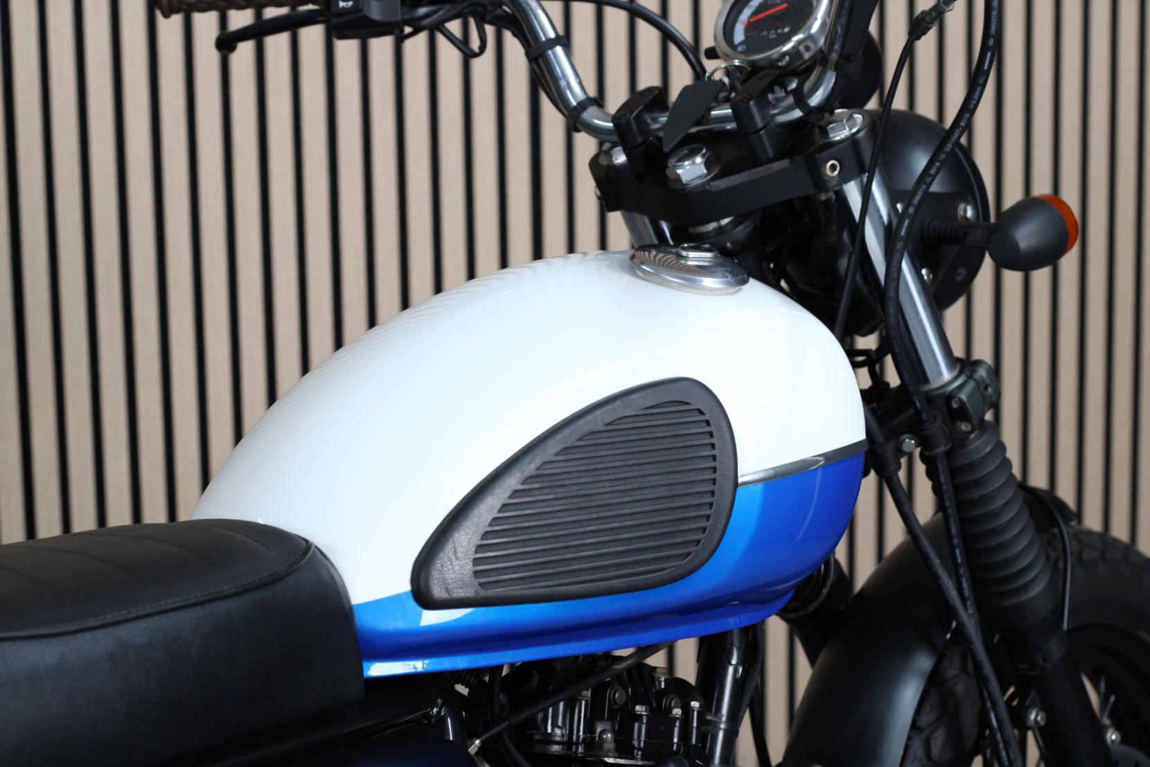 Mutt Mongrel 125 125 Roadster/Retro Petrol Manual O-Ring Euro 4 (12 ps)