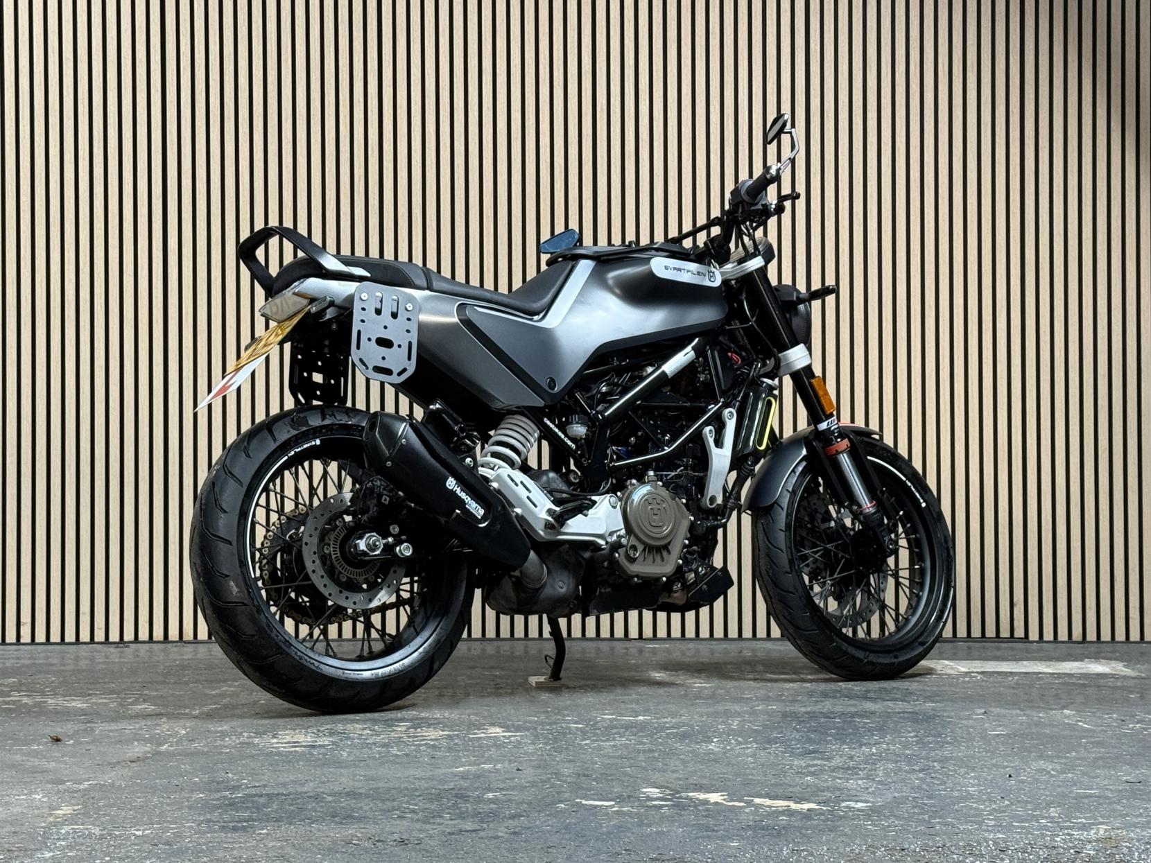 Husqvarna Svartpilen 125 125 Naked Petrol Manual Euro 5 (15 ps)