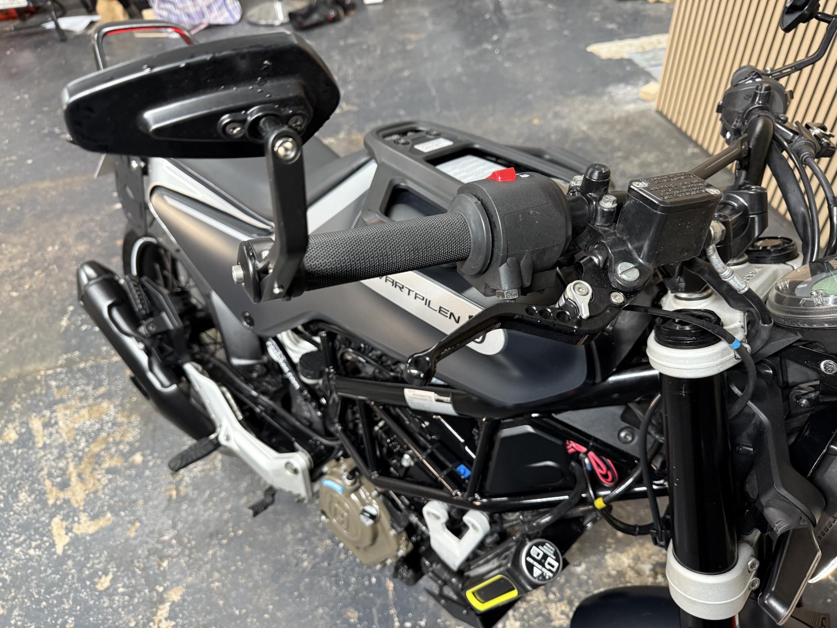 Husqvarna Svartpilen 125 125 Naked Petrol Manual Euro 5 (15 ps)