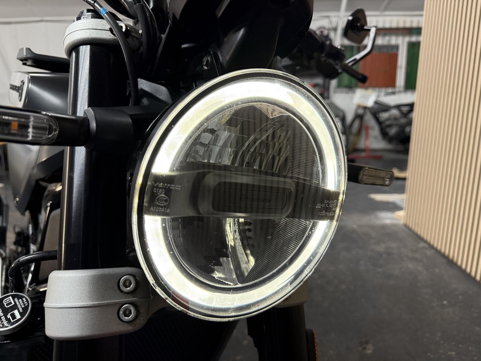 Husqvarna Svartpilen 125 125 Naked Petrol Manual Euro 5 (15 ps)