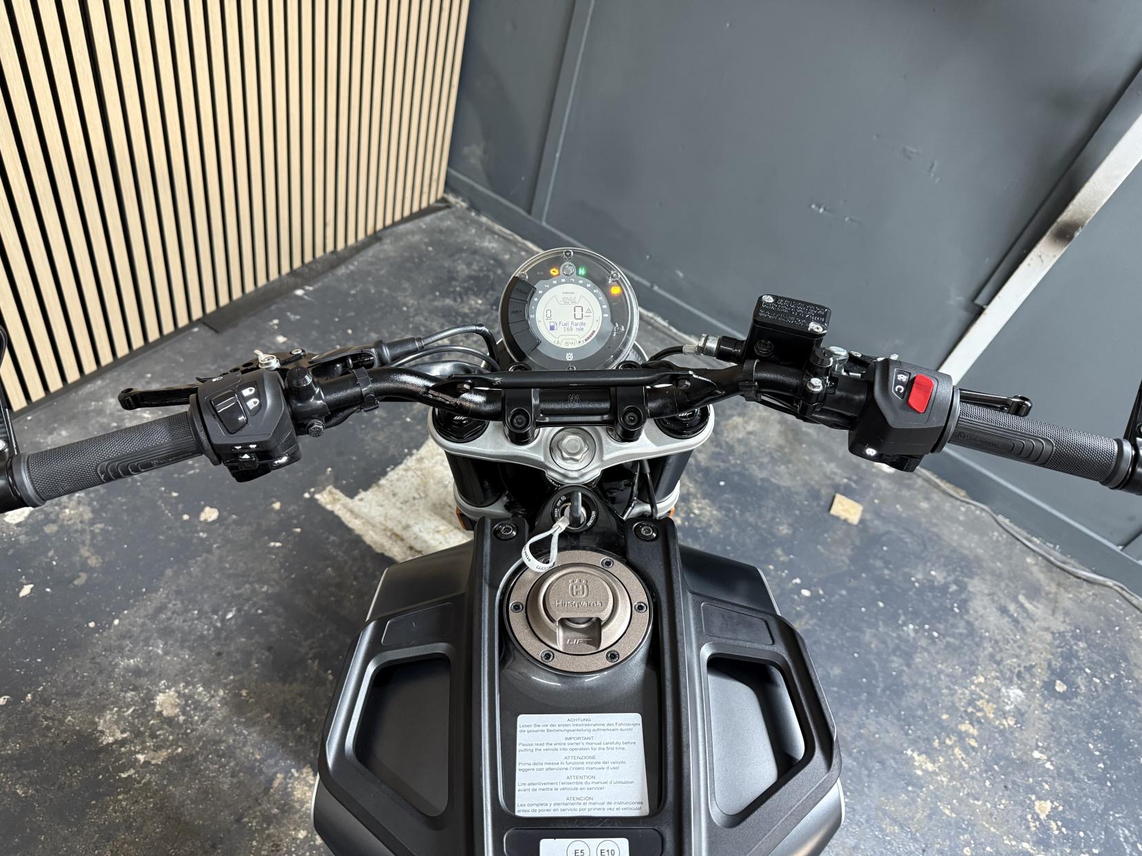 Husqvarna Svartpilen 125 125 Naked Petrol Manual Euro 5 (15 ps)