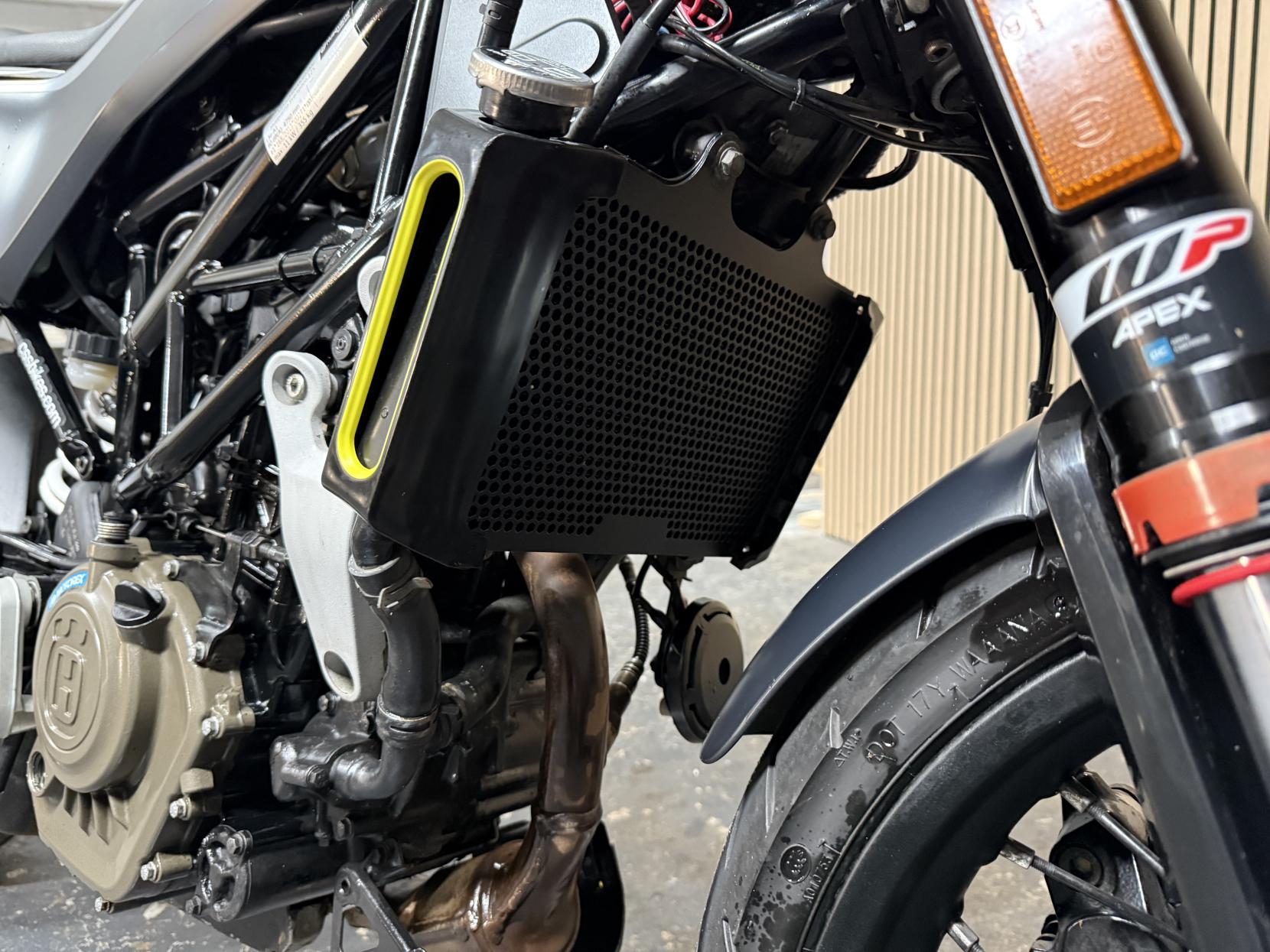 Husqvarna Svartpilen 125 125 Naked Petrol Manual Euro 5 (15 ps)