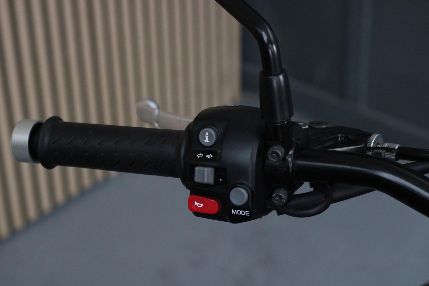 Triumph Street Twin 900 Roadster/Retro Petrol Manual Euro 4 (65 ps)