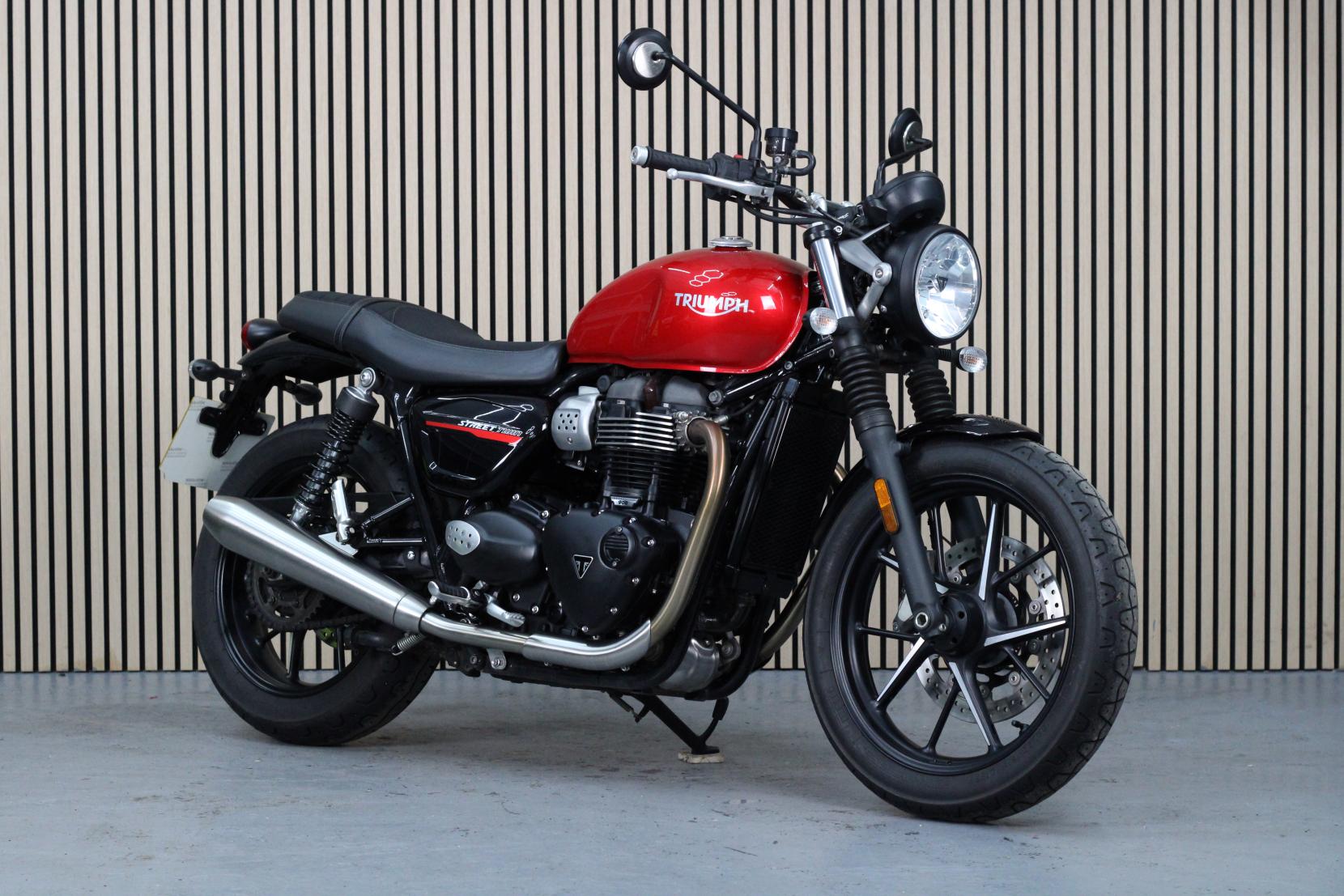 Triumph Street Twin 900 Roadster/Retro Petrol Manual Euro 4 (65 ps)