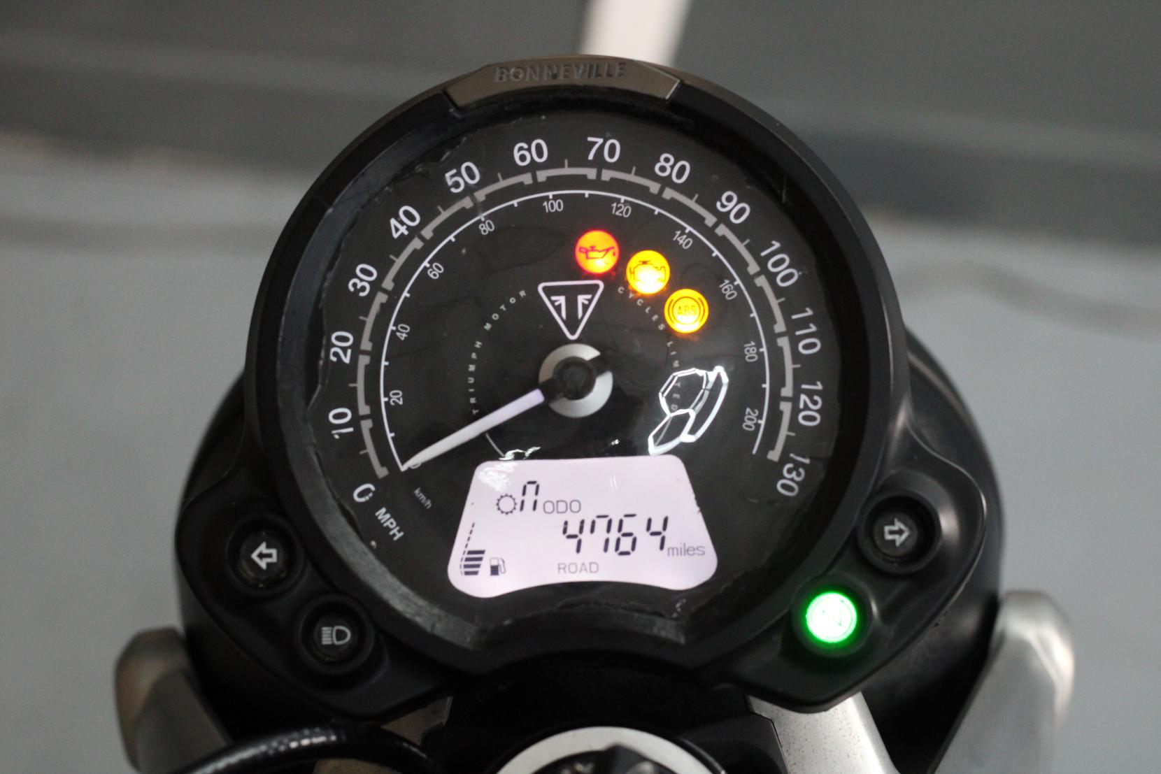 Triumph Street Twin 900 Roadster/Retro Petrol Manual Euro 4 (65 ps)