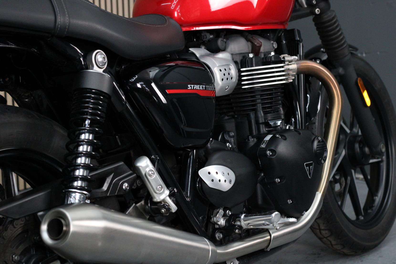 Triumph Street Twin 900 Roadster/Retro Petrol Manual Euro 4 (65 ps)