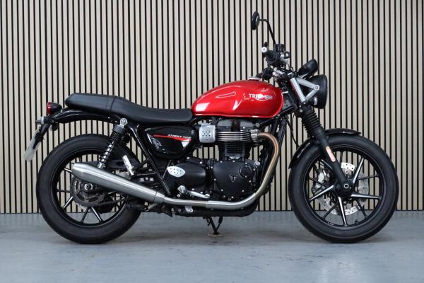 Triumph Street Twin 900 Roadster/Retro Petrol Manual Euro 4 (65 ps)