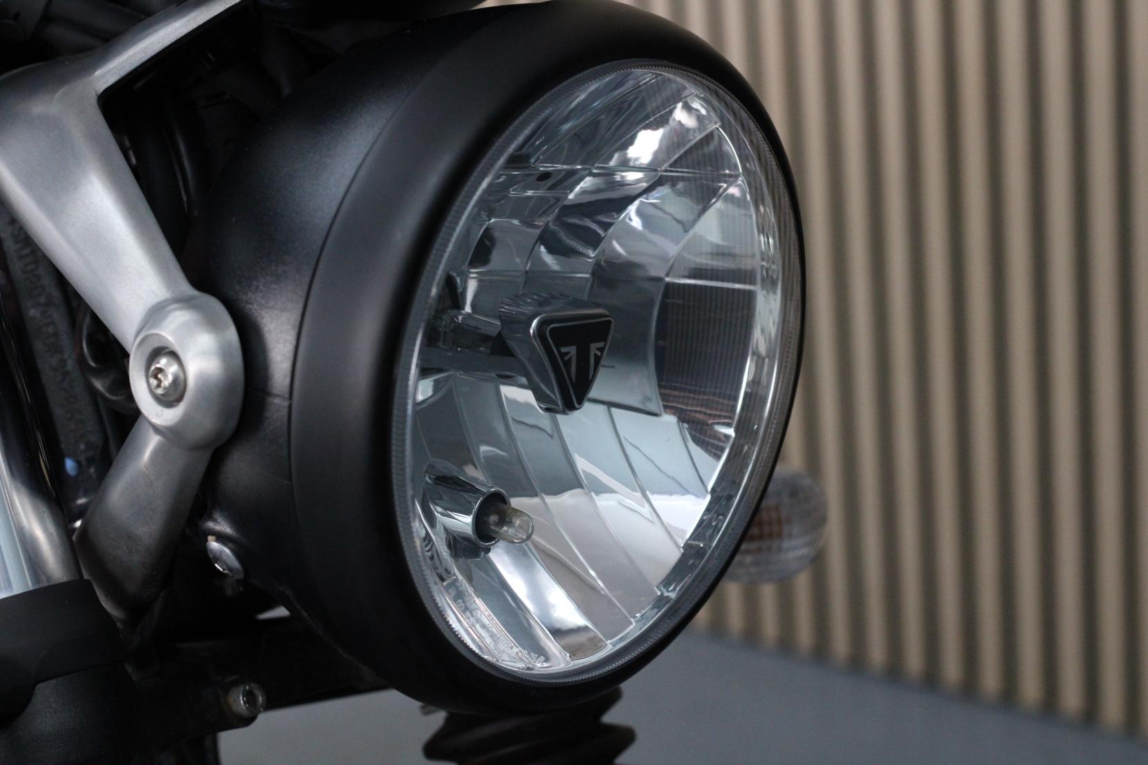 Triumph Street Twin 900 Roadster/Retro Petrol Manual Euro 4 (65 ps)