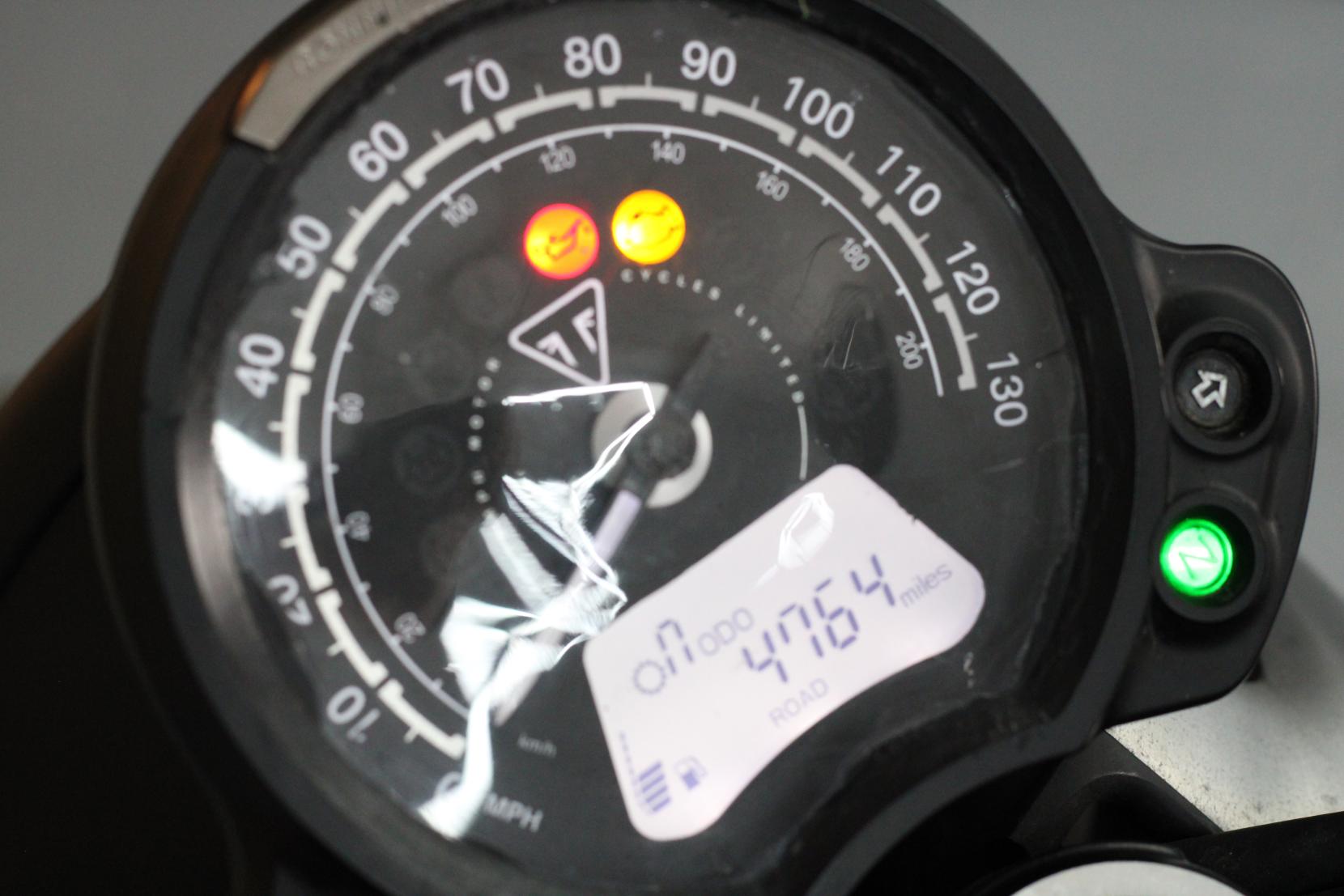 Triumph Street Twin 900 Roadster/Retro Petrol Manual Euro 4 (65 ps)