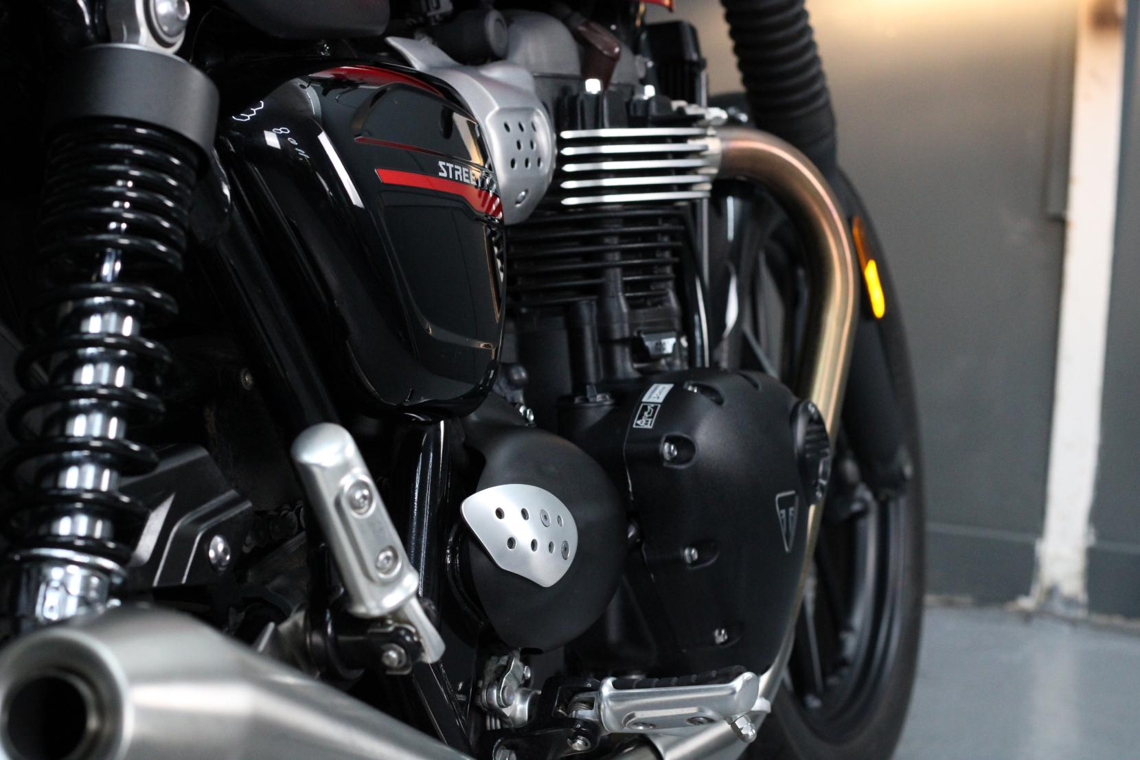 Triumph Street Twin 900 Roadster/Retro Petrol Manual Euro 4 (65 ps)