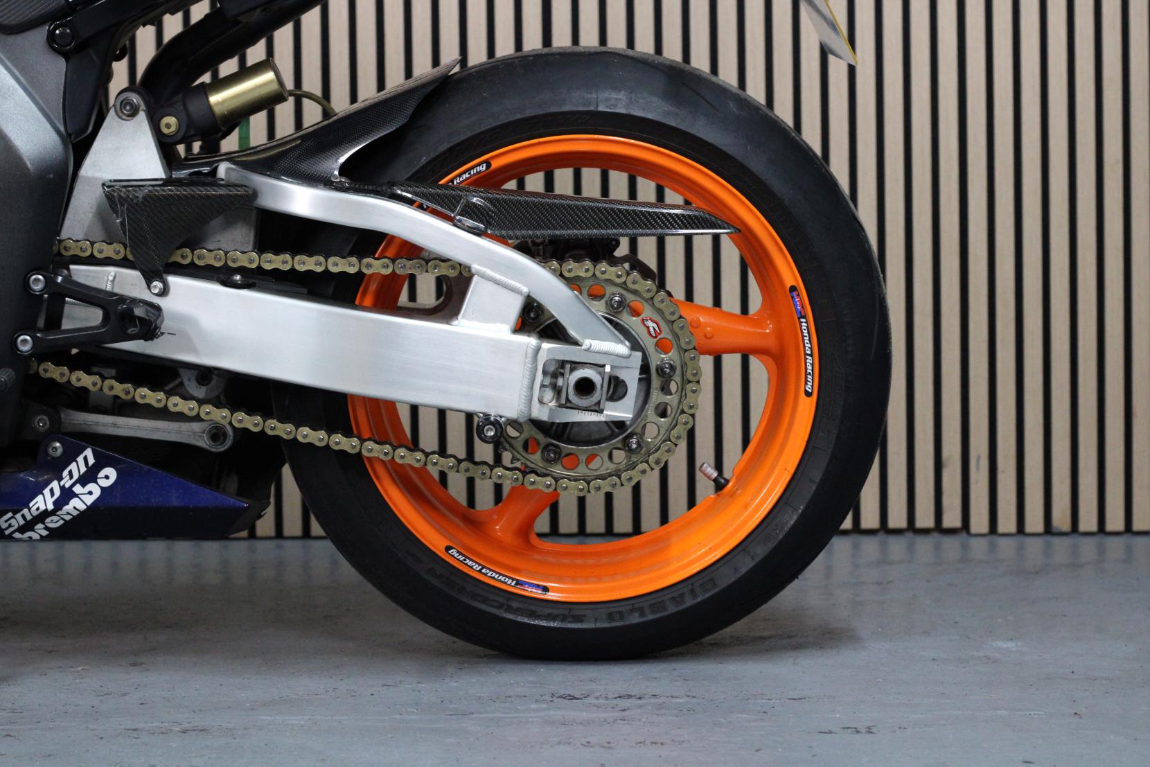 Honda CBR1000RR Fireblade 1000cc 2004