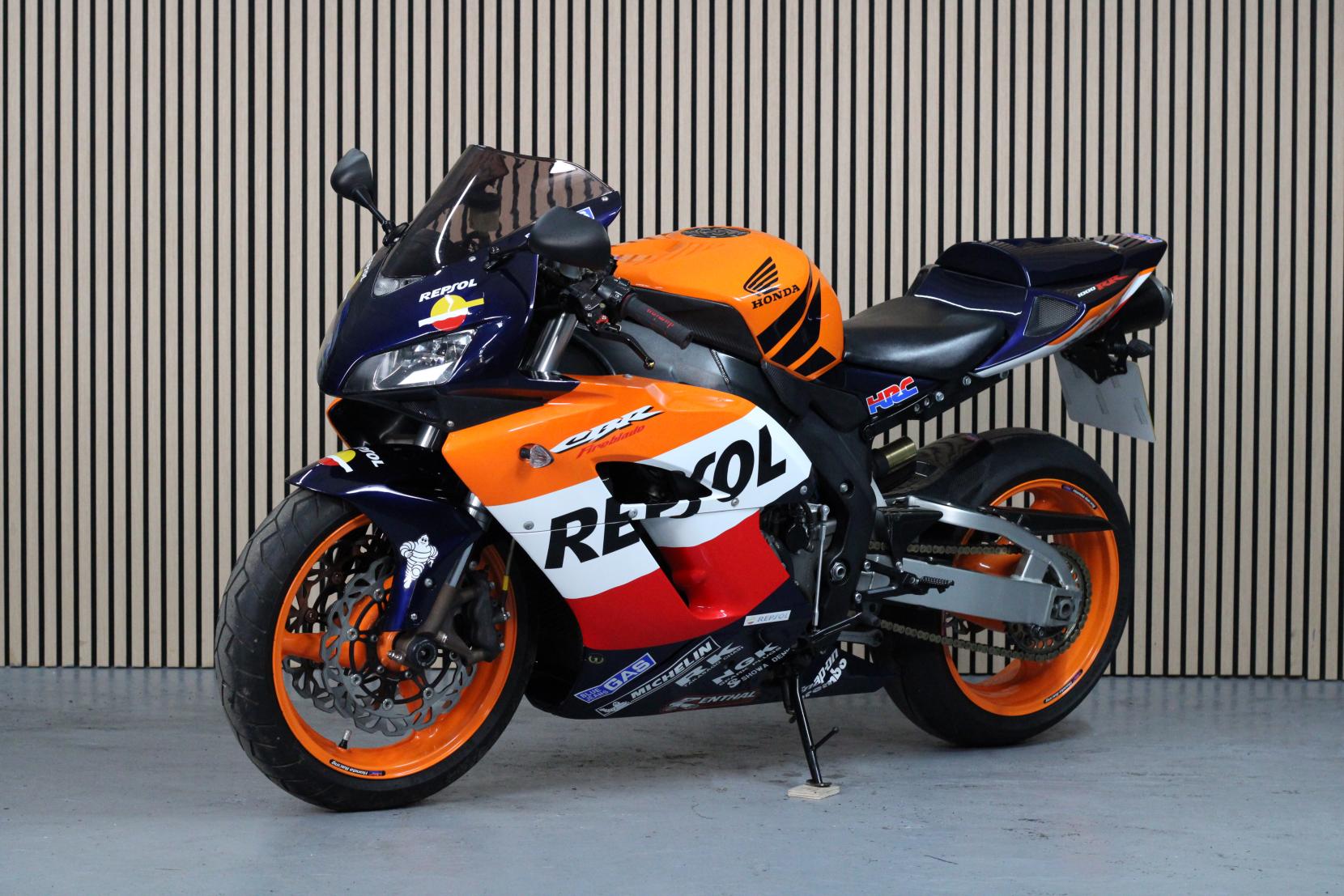 Honda CBR1000RR Fireblade 1000cc 2004