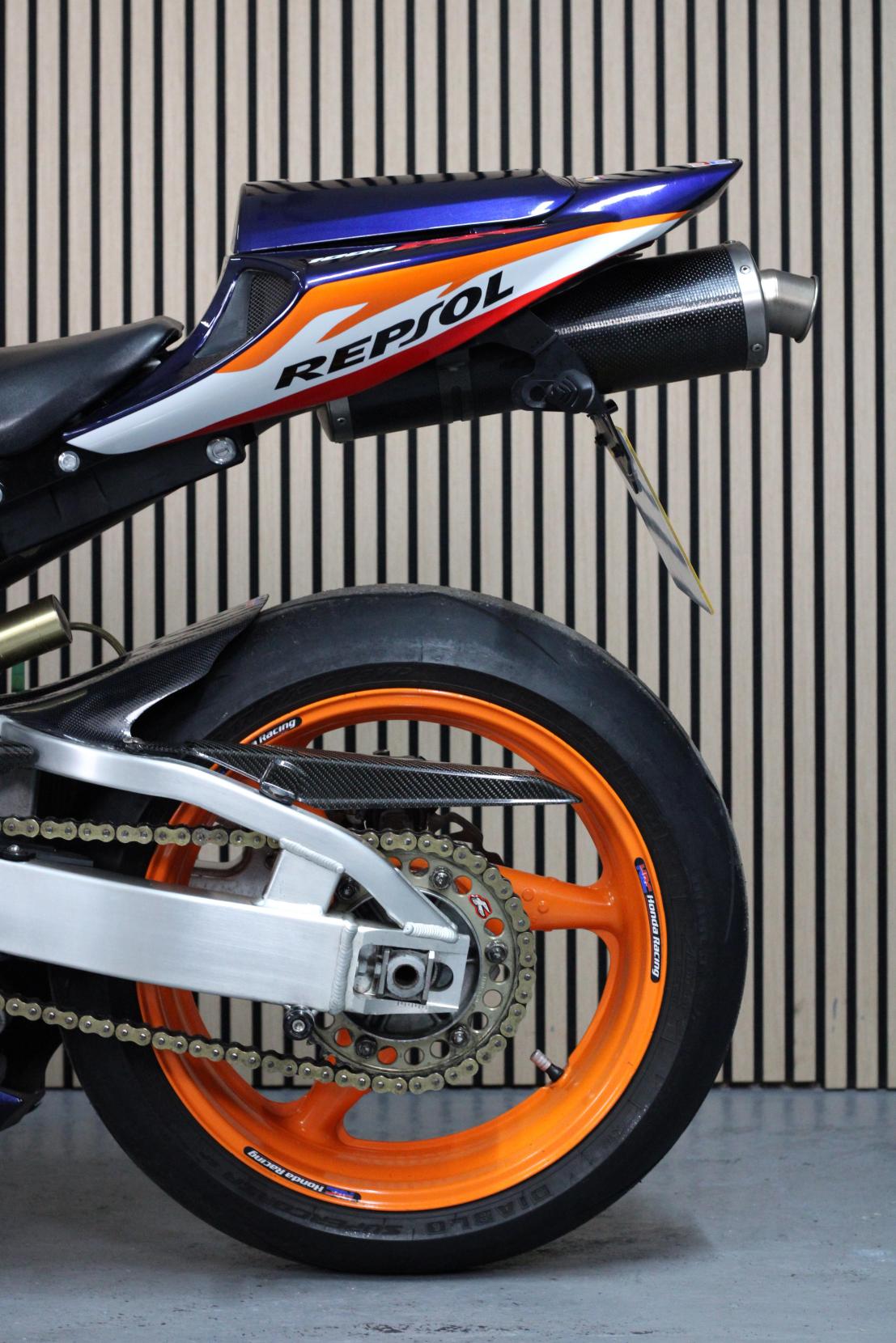 Honda CBR1000RR Fireblade 1000cc 2004