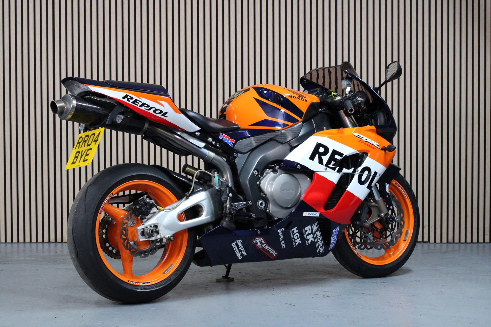 Honda CBR1000RR Fireblade 1000cc 2004