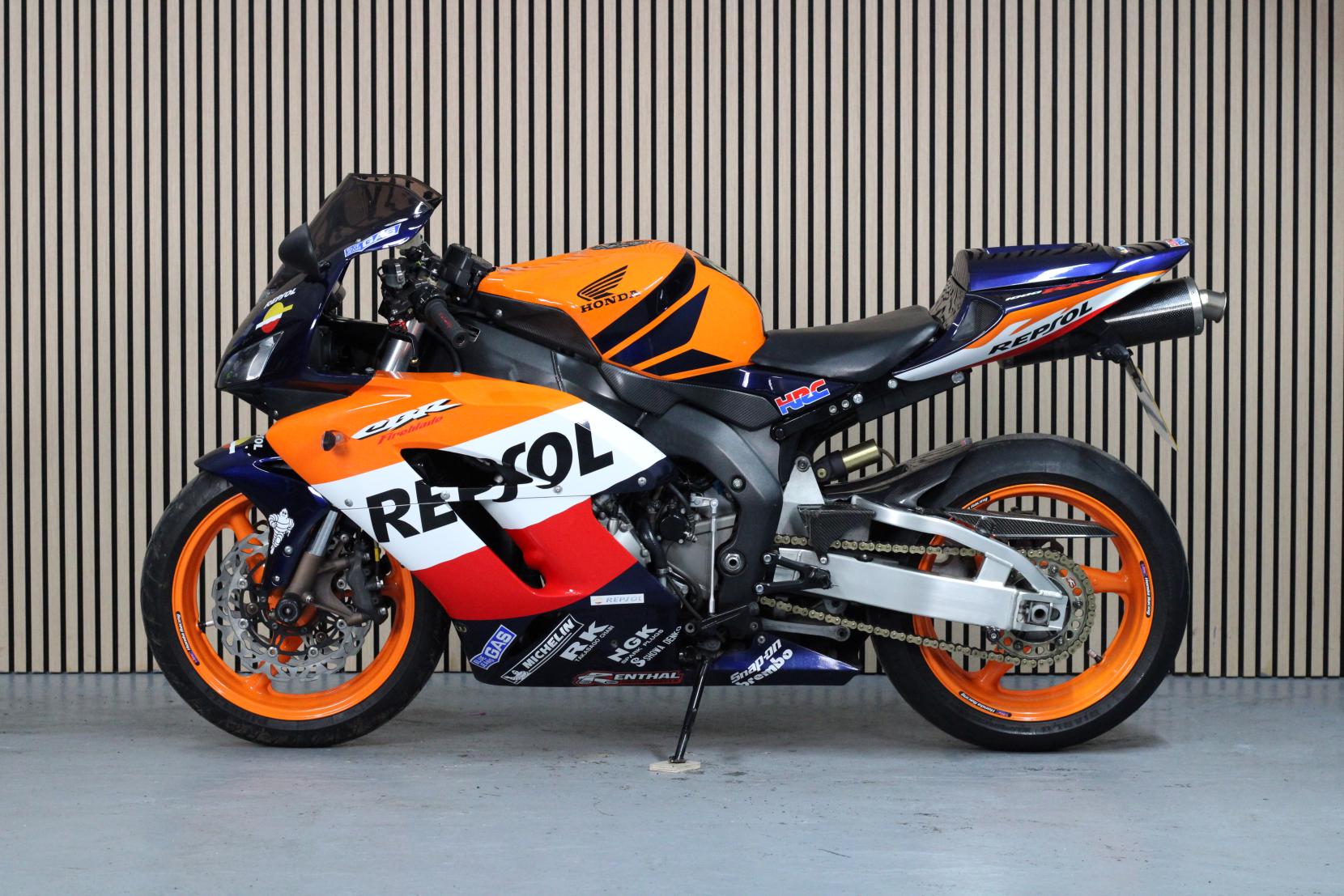 Honda CBR1000RR Fireblade 1000cc 2004