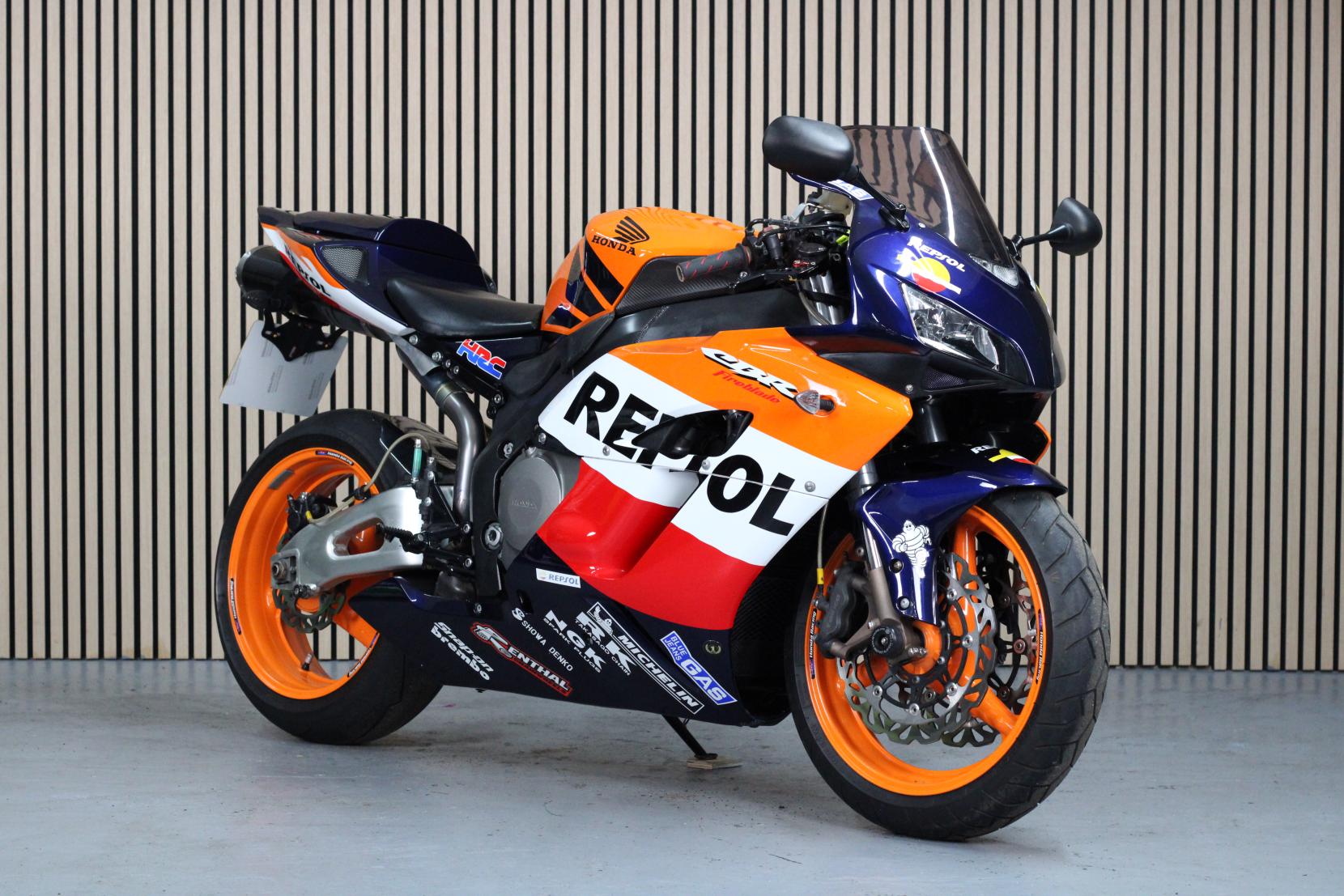 Honda CBR1000RR Fireblade 1000cc 2004