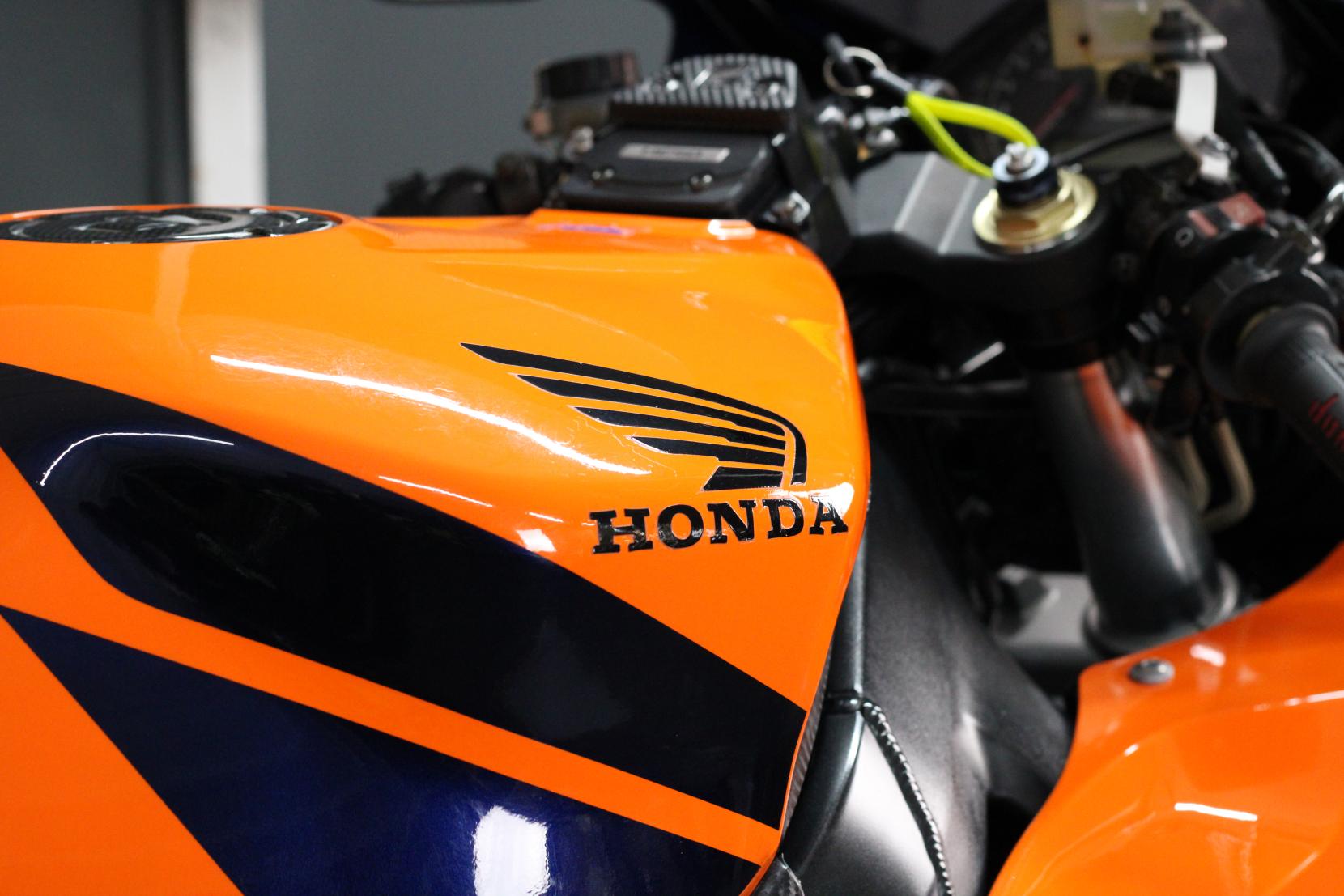 Honda CBR1000RR Fireblade 1000cc 2004