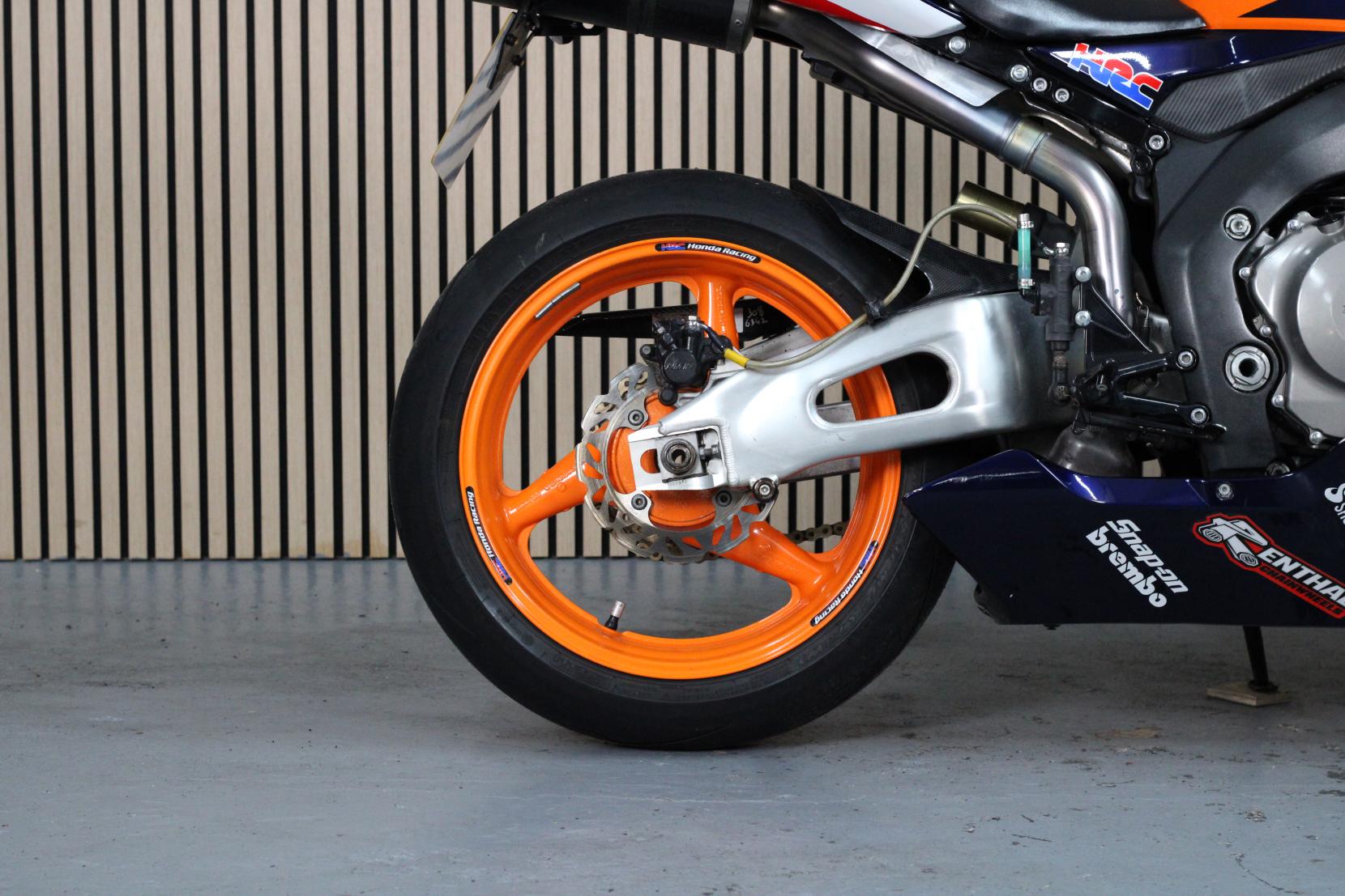 Honda CBR1000RR Fireblade 1000cc 2004