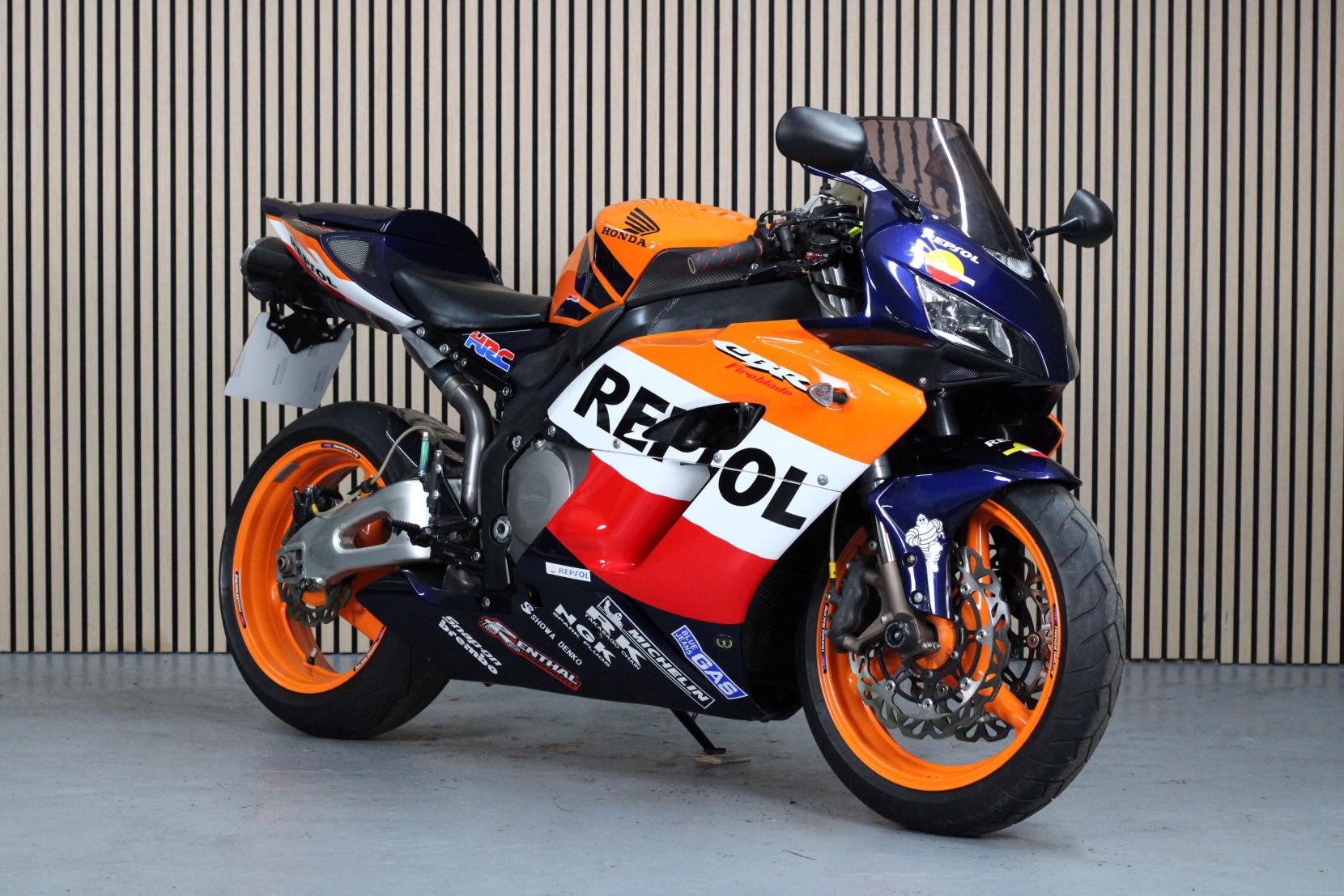 Honda CBR1000RR Fireblade 1000cc 2004