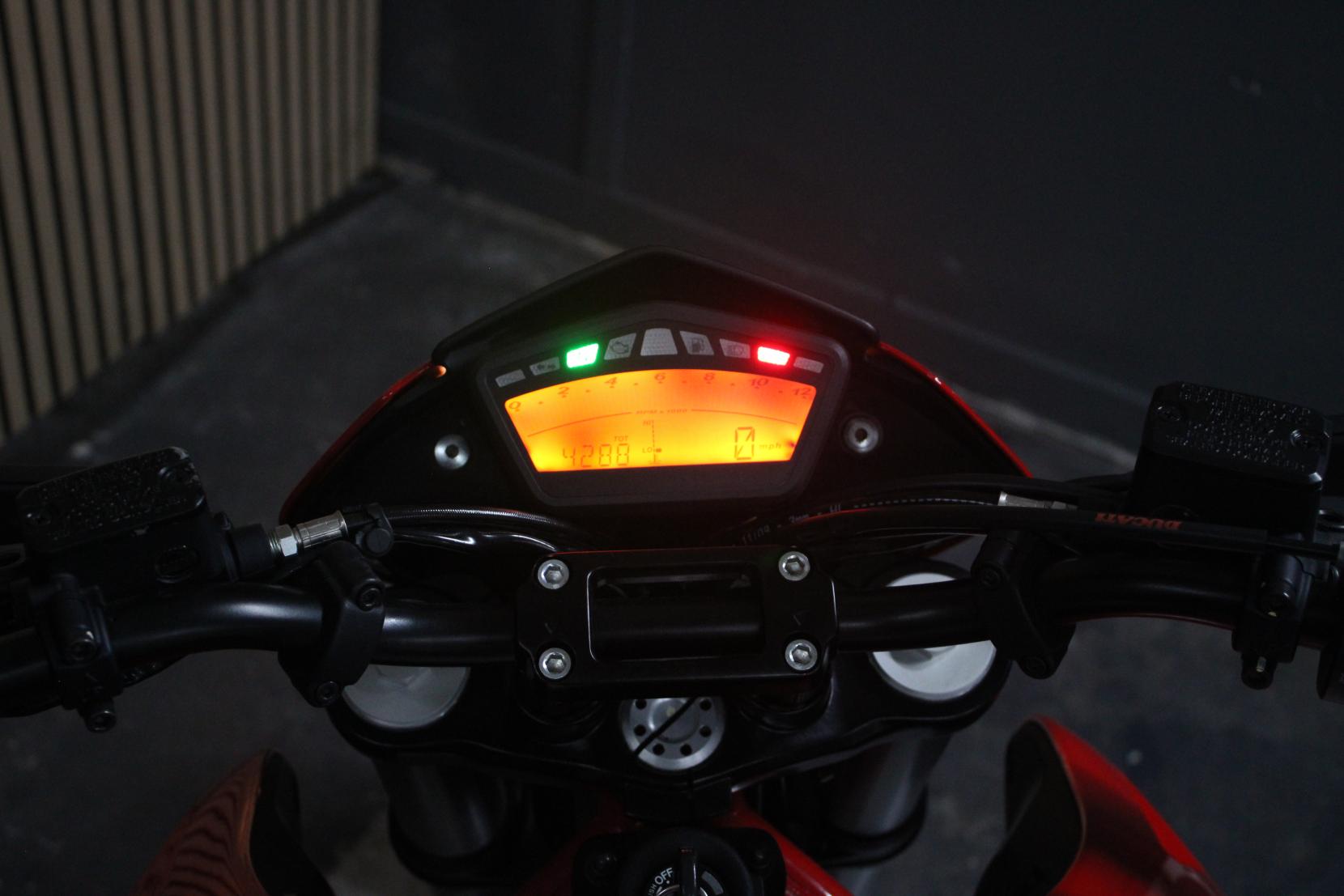 Ducati Hypermotard 796 803