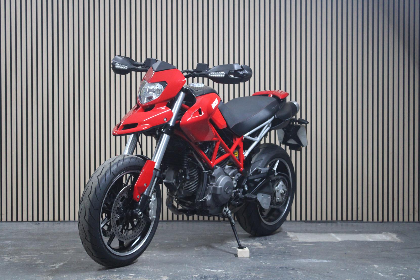 Ducati Hypermotard 796 803