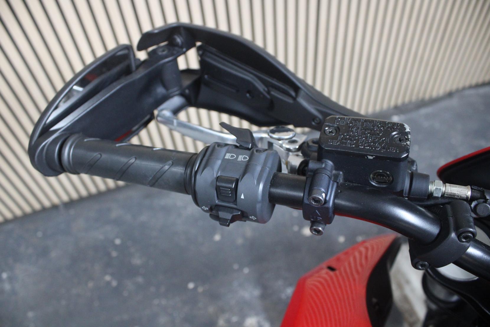 Ducati Hypermotard 796 803