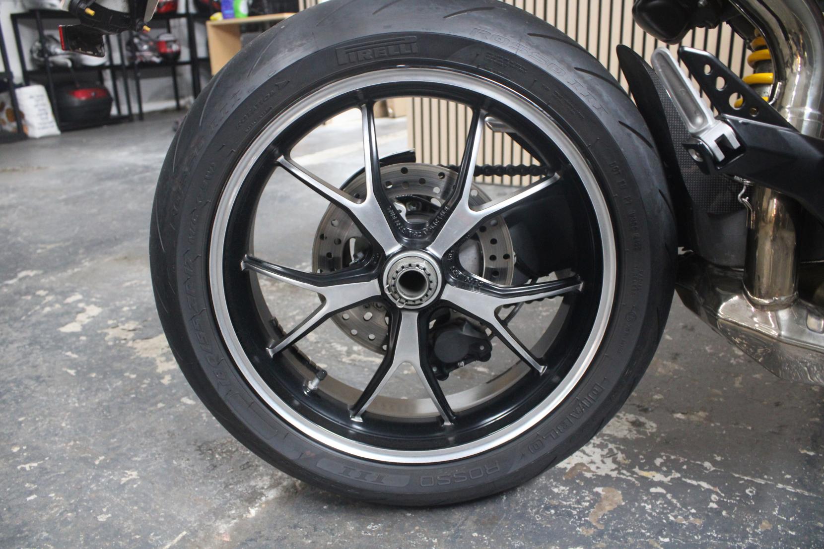 Ducati Hypermotard 796 803