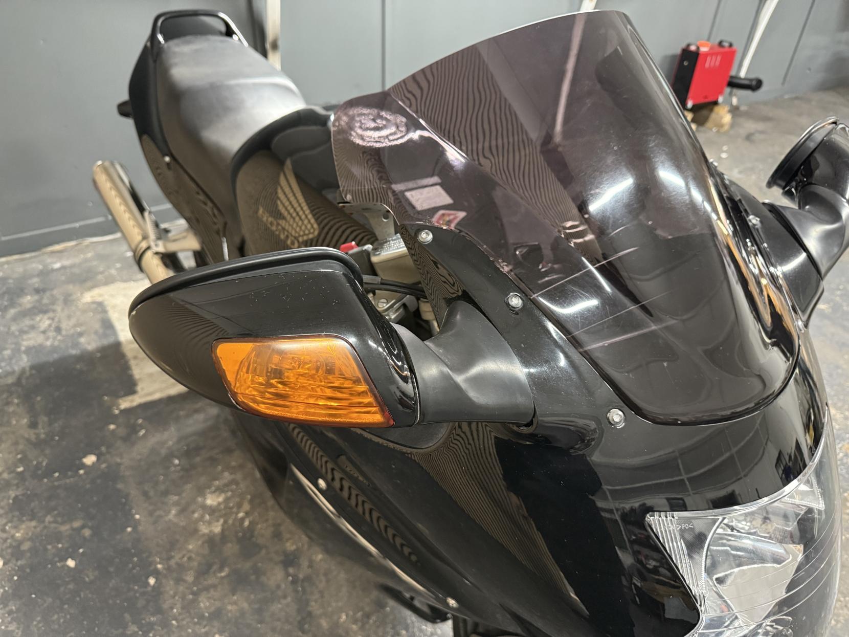 Honda CBR1100XX Super Blackbird 1100 Sports Tourer Petrol Manual (166 ps)