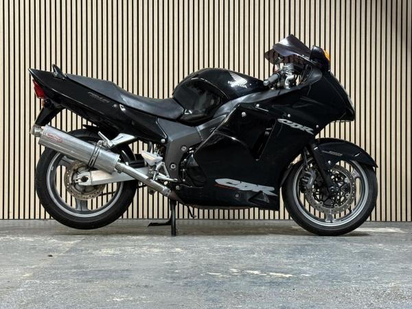 Honda CBR1100XX Super Blackbird 1100 Sports Tourer Petrol Manual (166 ps)