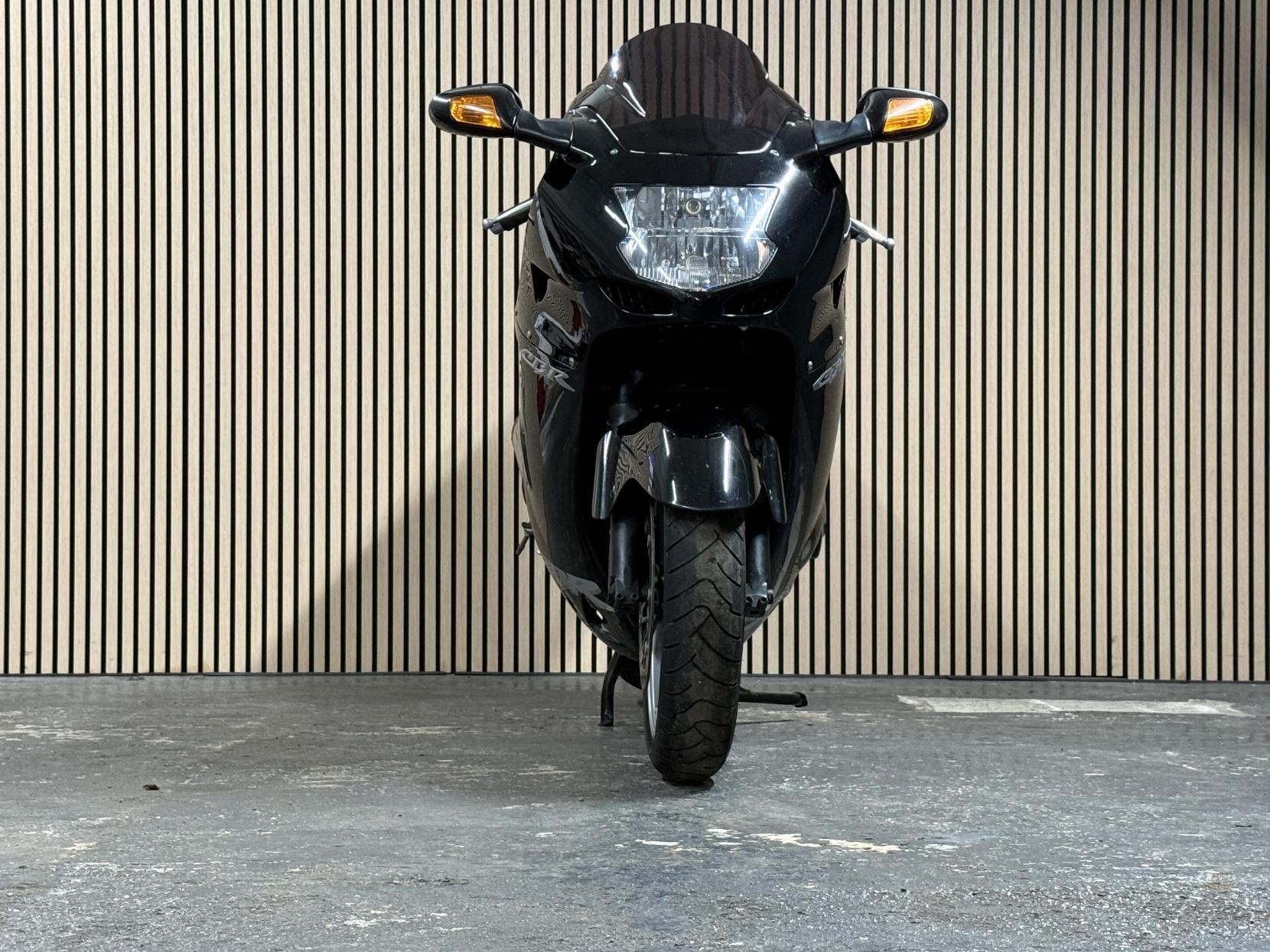 Honda CBR1100XX Super Blackbird 1100 Sports Tourer Petrol Manual (166 ps)