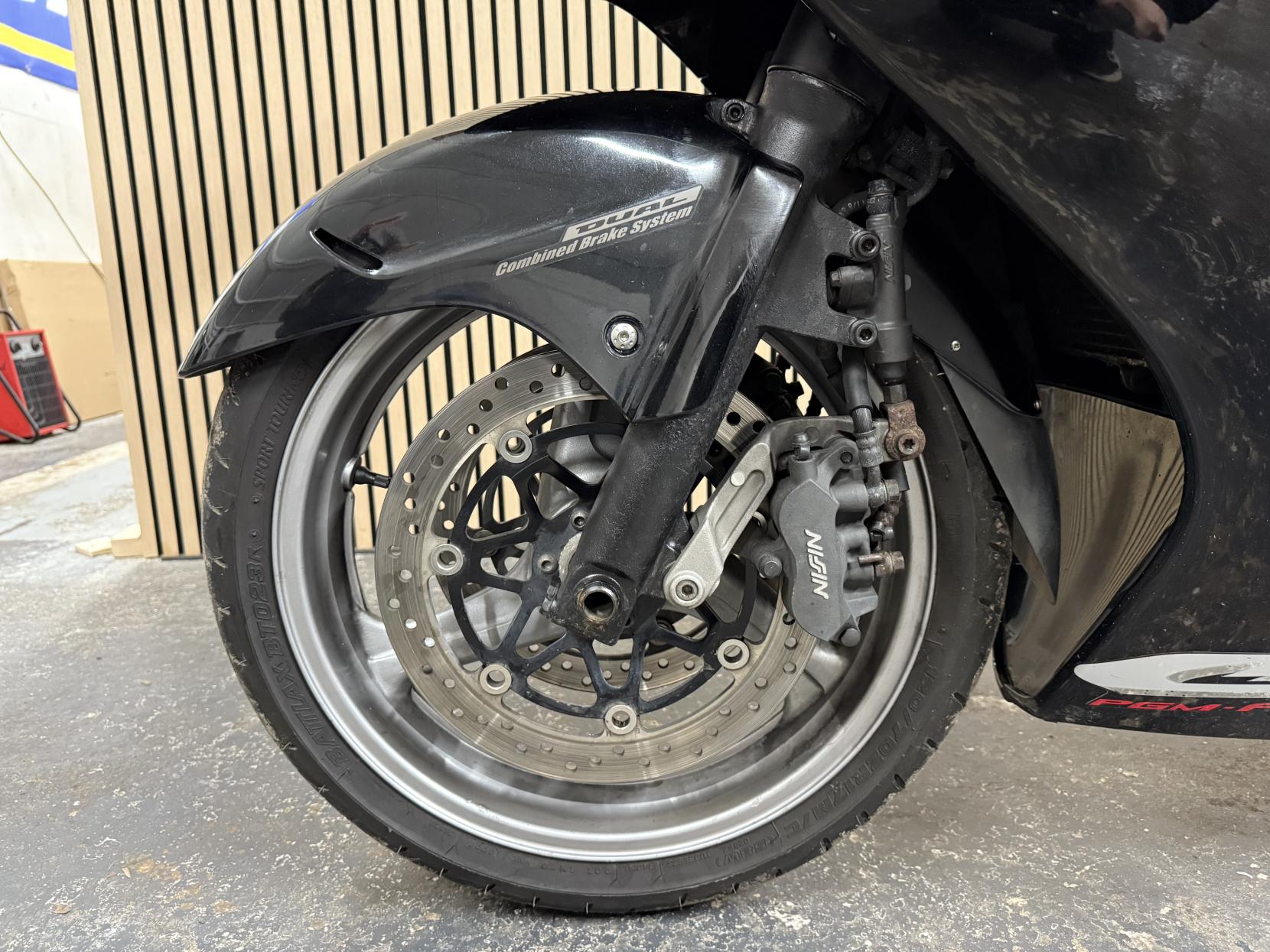 Honda CBR1100XX Super Blackbird 1100 Sports Tourer Petrol Manual (166 ps)