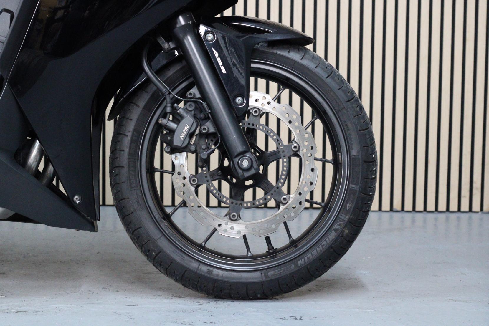 Honda CBR500R 500 Super Sports Petrol Manual (48 ps)