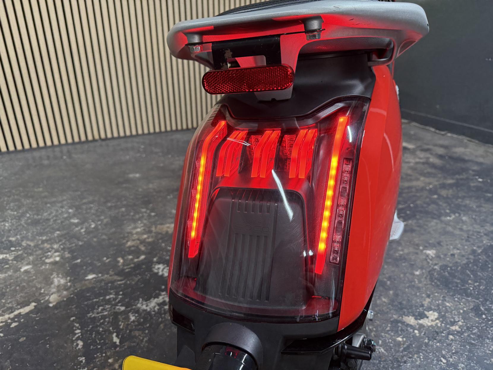 Vmoto CUx Moped Electric Automatic (4 ps)