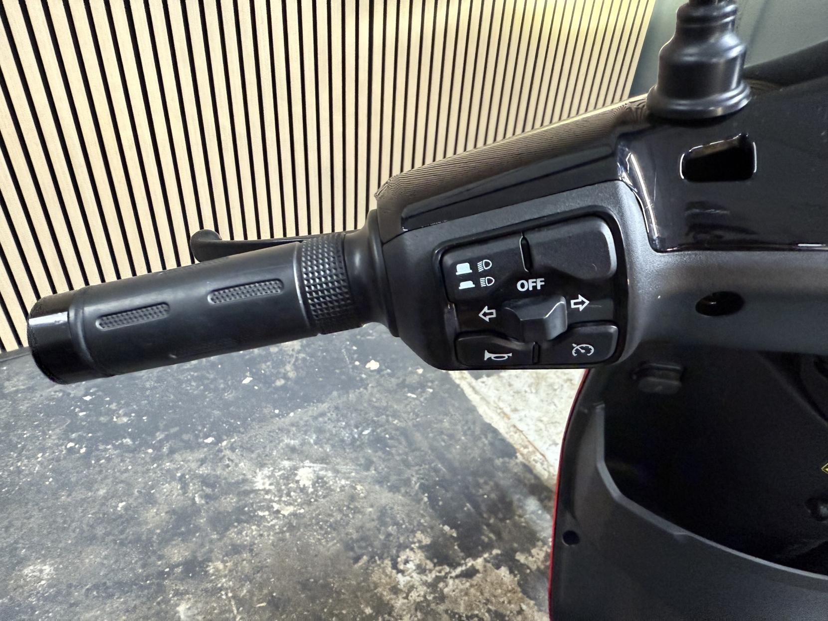 Vmoto CUx Moped Electric Automatic (4 ps)